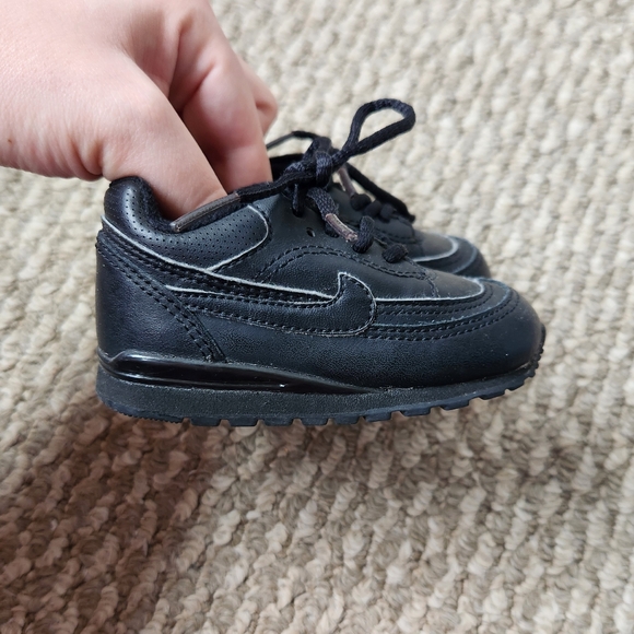 4c Baby Black Nike Air Max Sneakers - Picture 1 of 5